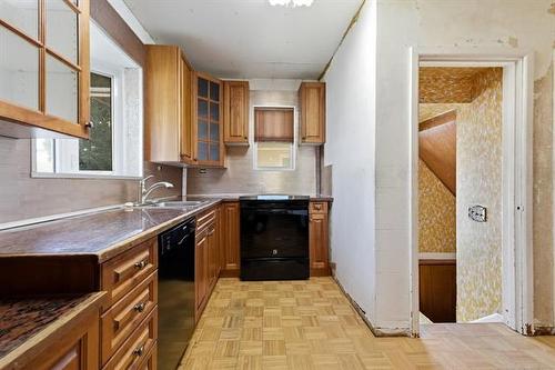 31 Avondale Rd, Winnipeg, MB 