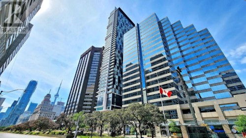 803 - 426 UNIVERSITY AVENUE  Toronto, ON M5G 1S9