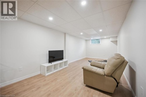 37 Shadeland Crescent, Kitchener, ON 