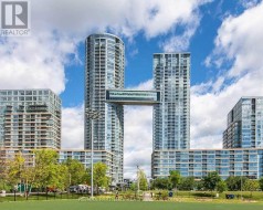 719 - 10 CAPREOL COURT  Toronto, ON M5V 4B3
