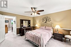 LARGE BEDROOM WITH CLOSET FOR CLOTHING - 