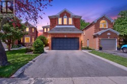2153 OAK BLISS CRESCENT Oakville, ON L6M 3K2