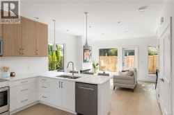 4 2118 Pentland Rd  Oak Bay, BC V8S 2W4