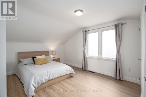 327 Goodram Drive, Burlington, ON 