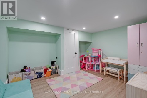 327 Goodram Drive, Burlington, ON 