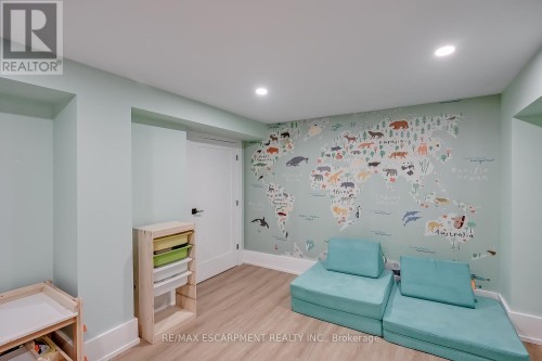 327 Goodram Drive, Burlington, ON 