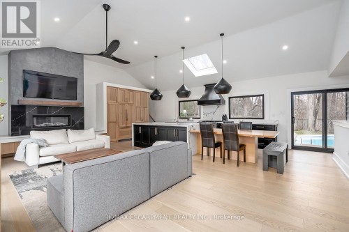 327 Goodram Drive, Burlington, ON 