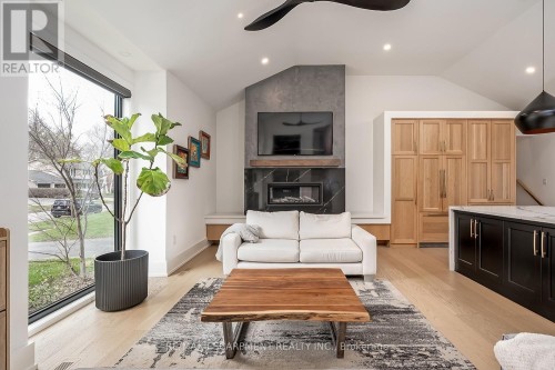 327 Goodram Drive, Burlington, ON 
