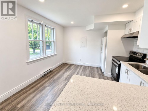MAIN LEVEL - 533 COURTLAND AVENUE E , Kitchener, Ontario N2G 2W9 4