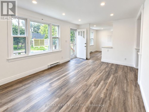 MAIN LEVEL - 533 COURTLAND AVENUE E , Kitchener, Ontario N2G 2W9 5