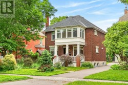 318 CLEMOW AVENUE  Ottawa, ON K1S 2B8