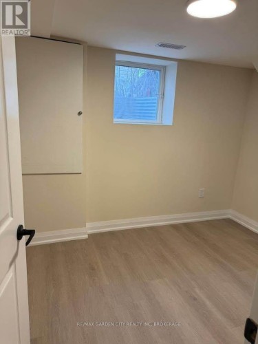 LWR-2B - 60 WAKELIN TERRACE , St. Catharines (Carlton/Bunting), Ontario L2M 4K9 5