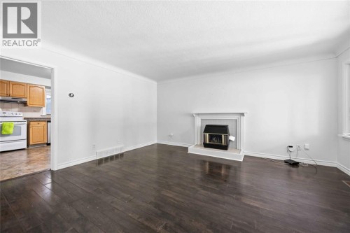 690 KEMBER AVENUE , Sarnia, Ontario N7S 2T1 5