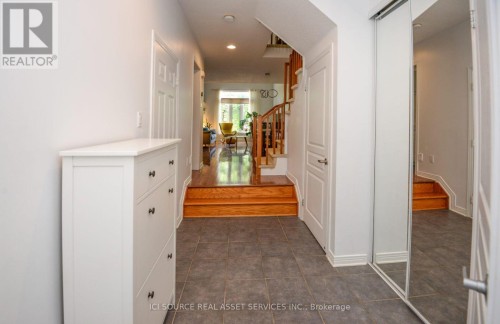 25 SADDLESMITH CIRCLE , Ottawa, Ontario K2M 2Y8 2