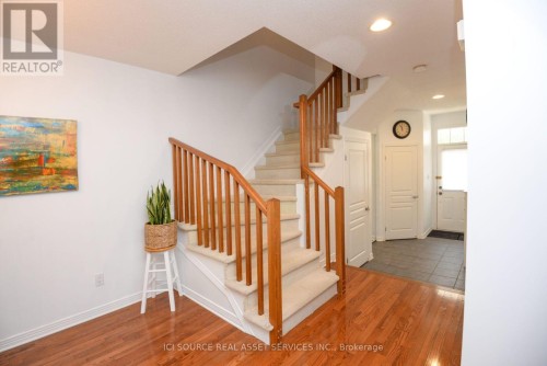 25 SADDLESMITH CIRCLE , Ottawa, Ontario K2M 2Y8 4