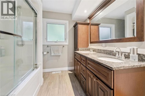 Dual vanity with undermount sinks and extensive countertop space - 100 Forest Hill Drive, Kitchener, ON 