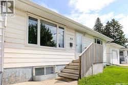 614 Q AVENUE N Saskatoon, SK S7L 2Y3