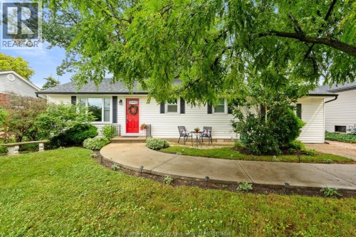3274 Parkwood AVENUE  Windsor, ON N8W 2K8