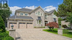 2 CORTLEIGH COURT Richmond Hill, ON L4B 3G9