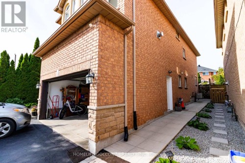 34 LINDA MARGARET CRESCENT , Richmond Hill, Ontario L4S 2B6 3