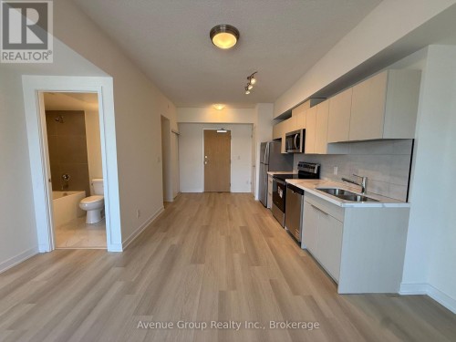 215 - 2825 JANE STREET , Toronto, Ontario M3N 0A8 4