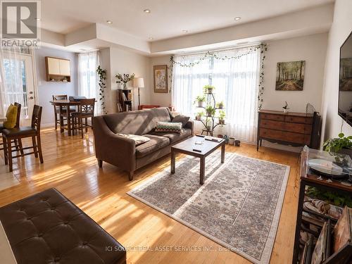 298C EVEREST PRIVATE , Ottawa, Ontario K1G 4E3 3