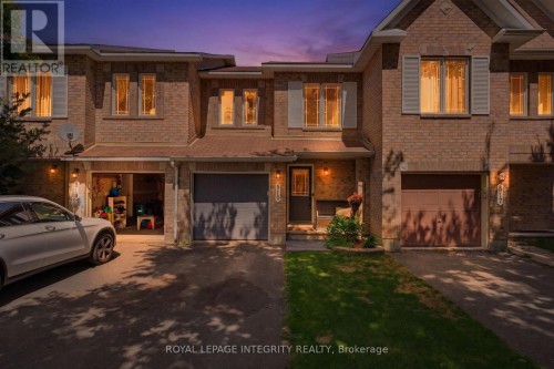 515 WOODCHASE STREET  Ottawa, ON K2W 1J2