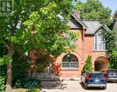 46 BERNARD AVENUE  Toronto, ON M5R 1R2