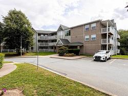 312 83 Kearney Lake Road  Halifax, NS B3M 4E6