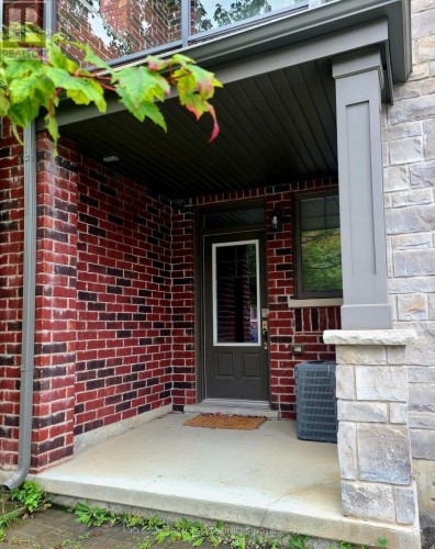8 WHALEY LANE , Hamilton, Ontario L9G 0G7 2