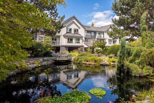 #334-2245 James White Blvd  Sidney, BC V8L 1Z5