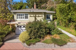 1002 Walema Ave Saanich, BC V8Y 1N6