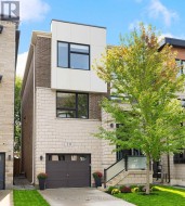 19 HOLLYHOCK COURT Toronto, ON M3B 0B4