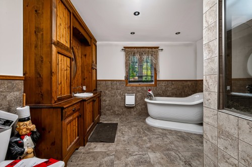 Bathroom - 60 Rue Maréchal-Ferrant, Saint-Calixte, QC 