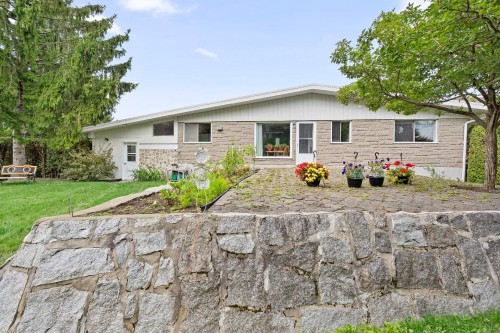 Courtyard - 3379 Rue Biard, Québec (Sainte-Foy/Sillery/Cap-Rouge), QC 