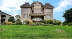 242 Rue d'Everell  Québec (Beauport), QC G1C 0H5