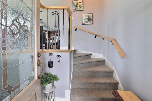 Mud Room - 242 Rue D'Everell, Québec (Beauport), QC 