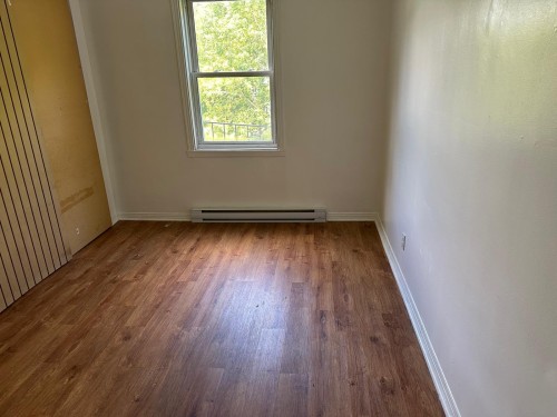 5217 Av. Connaught , Montréal (Côte-des-Neiges/Notre-Dame-de-Grâce), QC H4V 1X5 5