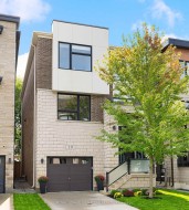 19 Hollyhock Court Toronto, ON M3B 0B4
