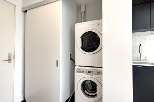 Salle de lavage - 709-1188 Rue St-Antoine O., Montréal (Ville-Marie), QC 