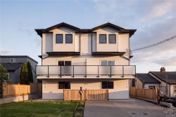 #1-913 Dale St Saanich, BC V8X 2V9