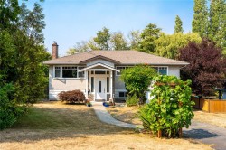 4260 Springridge Cres Saanich, BC V8Z 4Z1