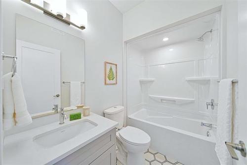 7 Parkrose Pl, St Adolphe, MB 