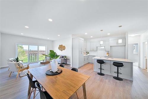 7 Parkrose Pl, St Adolphe, MB 