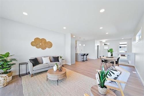 7 Parkrose Pl, St Adolphe, MB 