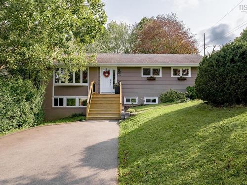 17 Glenora Avenue  Halifax, NS B4B 0M3