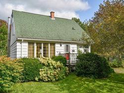 14 Clifford Drive  Dartmouth, NS B2W 1T8