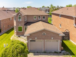 1307 Midgreen Lane  Mississauga, ON L5V 2E6