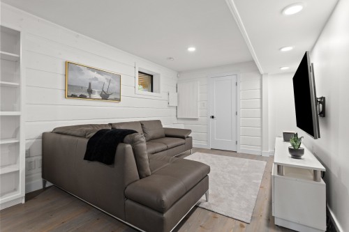 Family Room - 37 Ch. De Beaune, Saint-Adolphe-D'Howard, QC 