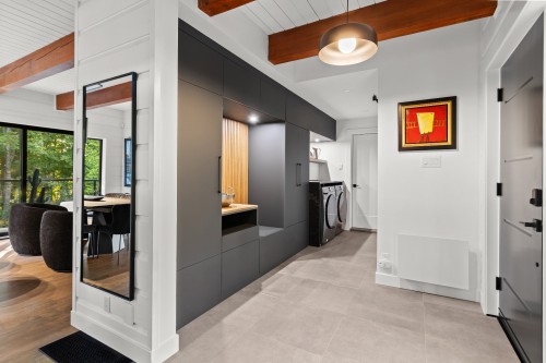 Mud Room - 37 Ch. De Beaune, Saint-Adolphe-D'Howard, QC 